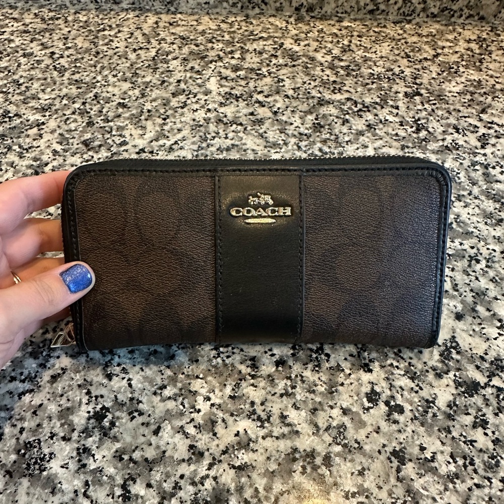 Authentic Coach Zip Wallet – Black and Brown
